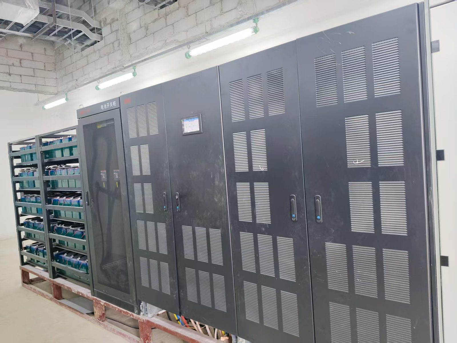 Ắc quy high-rate cho hệ thống UPS nhà máy module quang điện